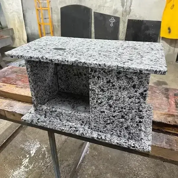 Kucica za svijece sa kliznim vratima