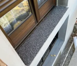 Klupice od granita vanjske akcija Klupice od granita vanjske akcija