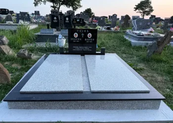 Spomenik za dvoje klasika Spomenik za dvoje klasika