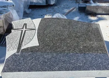 Spomenik za dvoje katolicki Spomenik za dvoje katolicki