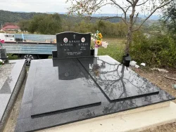 Spomenik za dvoje pravoslavni Spomenik za dvoje pravoslavni