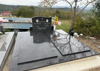 Spomenik za dvoje pravoslavni Spomenik za dvoje pravoslavni