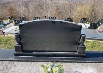 Spomenik za dvoje pravoslavni Spomenik za dvoje pravoslavni