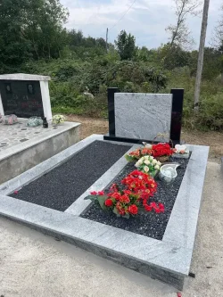 Spomenik za dvoje Viskont White Spomenik za dvoje Viskont White