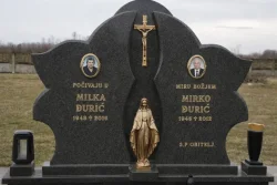 Spomenik za dvoje krila